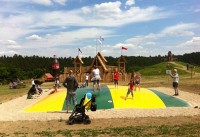 /album/fotogalerie-farma-blanik-zabavni-park-pro-deti/farma-blanik-obrovska-trampolina-10x10-m-jpg/